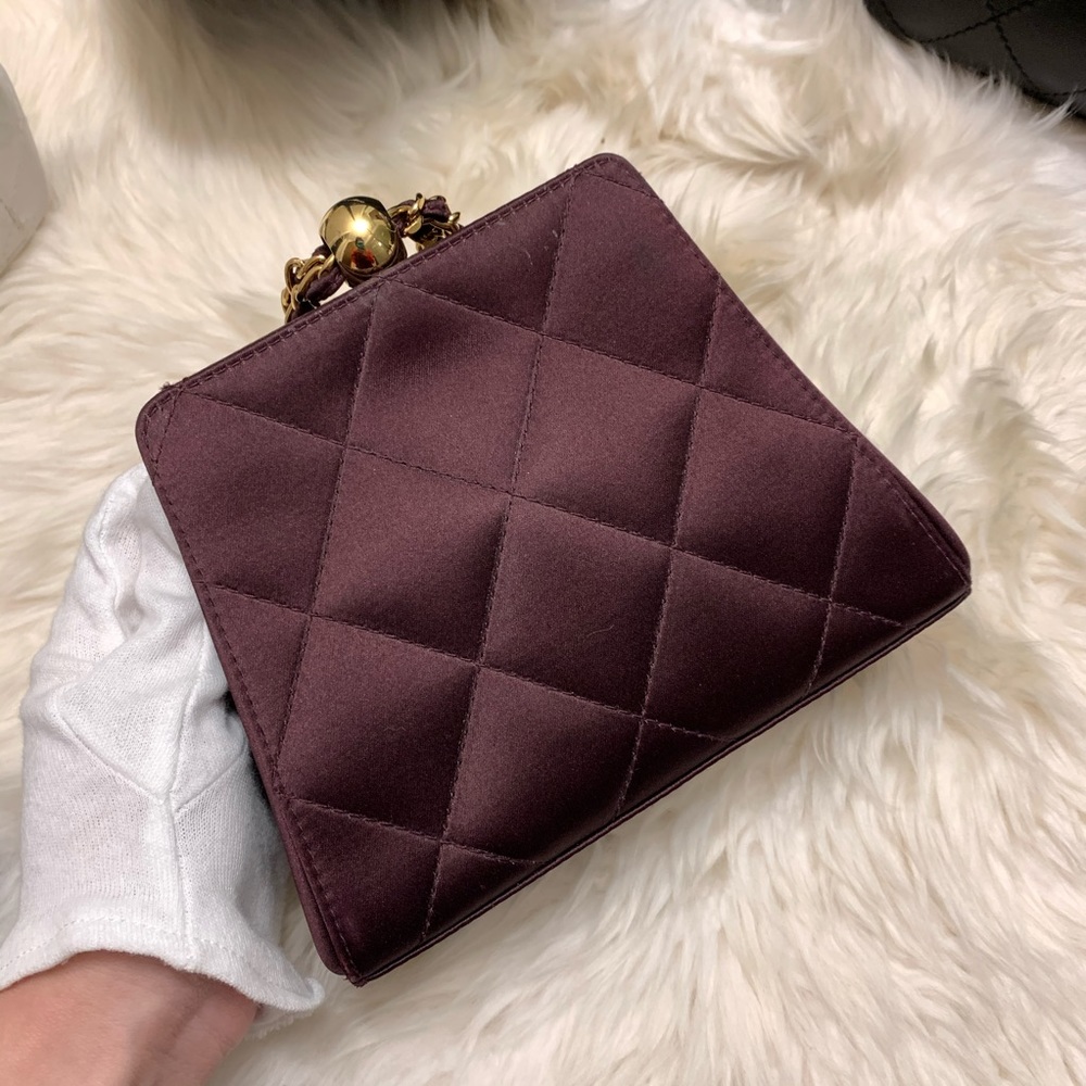 ❌SOLD❌Vintage Chanel Satin chain hand bag - Picture 5 of 10